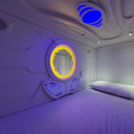 Hostel Space Capsule Мадрид Екстер'єр фото