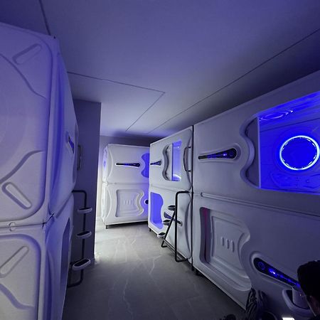 Hostel Space Capsule Мадрид Екстер'єр фото