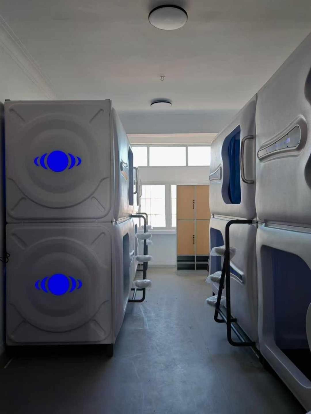 Hostel Space Capsule Мадрид Екстер'єр фото