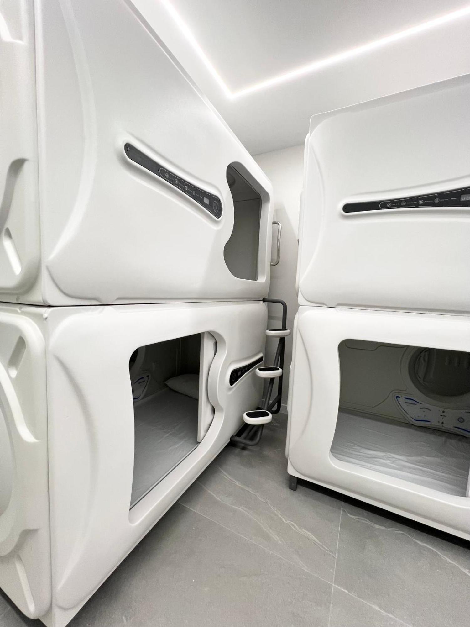 Hostel Space Capsule Мадрид Екстер'єр фото