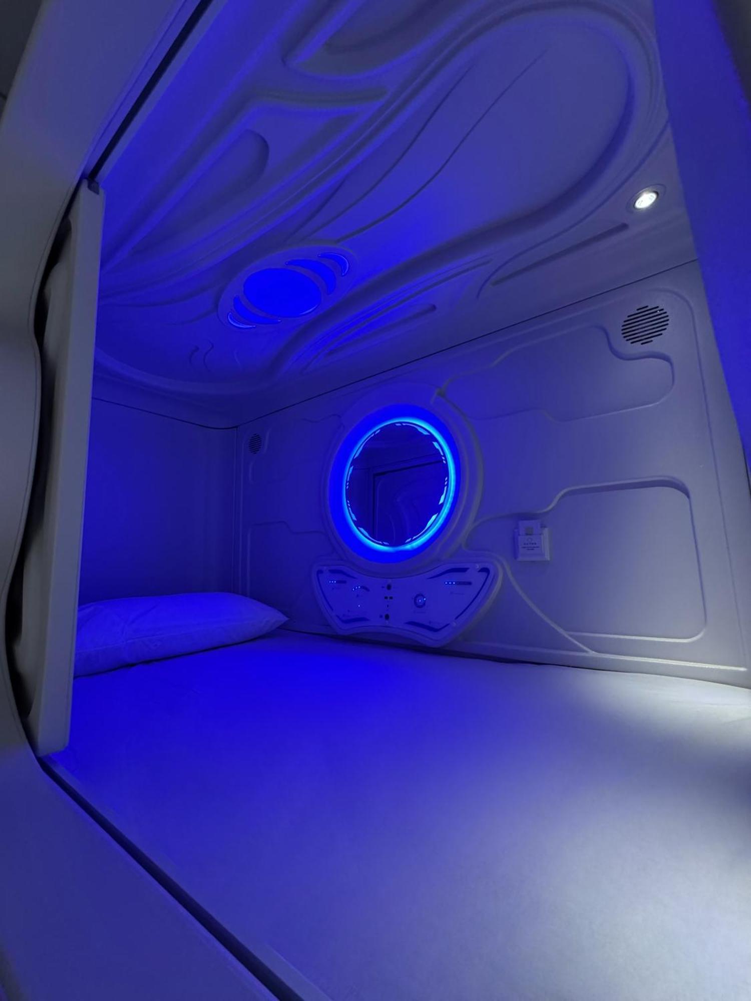 Hostel Space Capsule Мадрид Екстер'єр фото