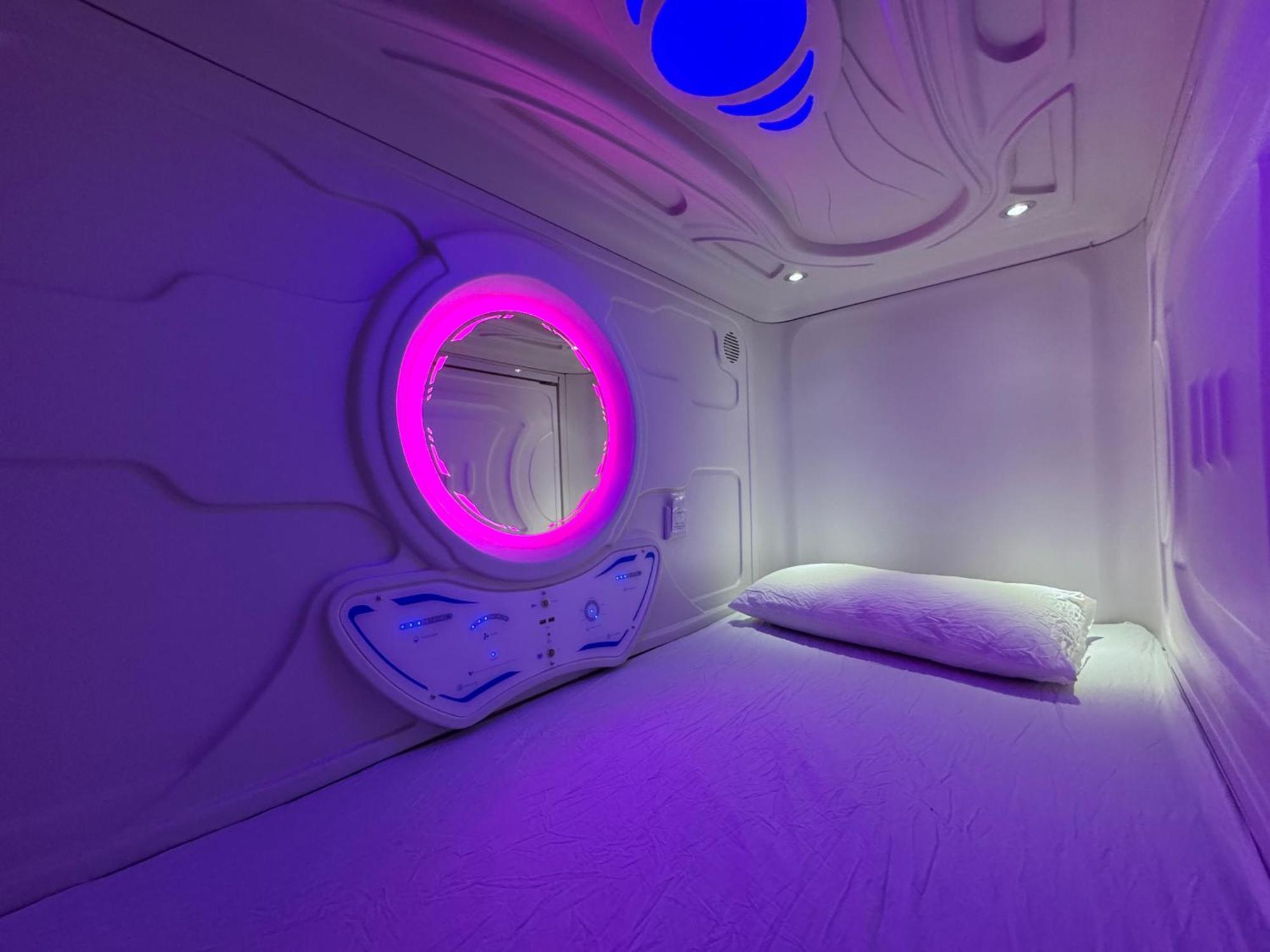 Hostel Space Capsule Мадрид Екстер'єр фото