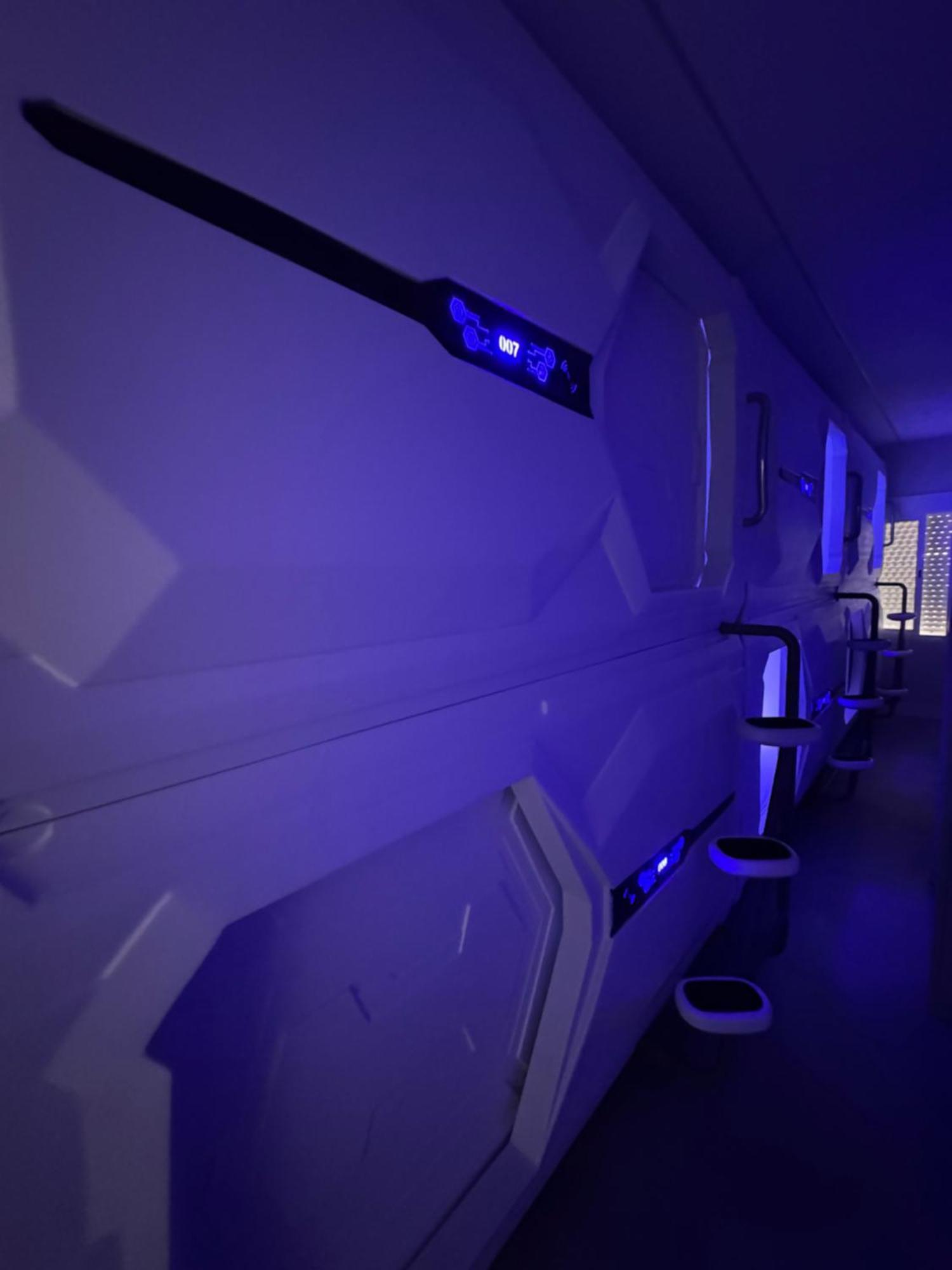 Hostel Space Capsule Мадрид Екстер'єр фото
