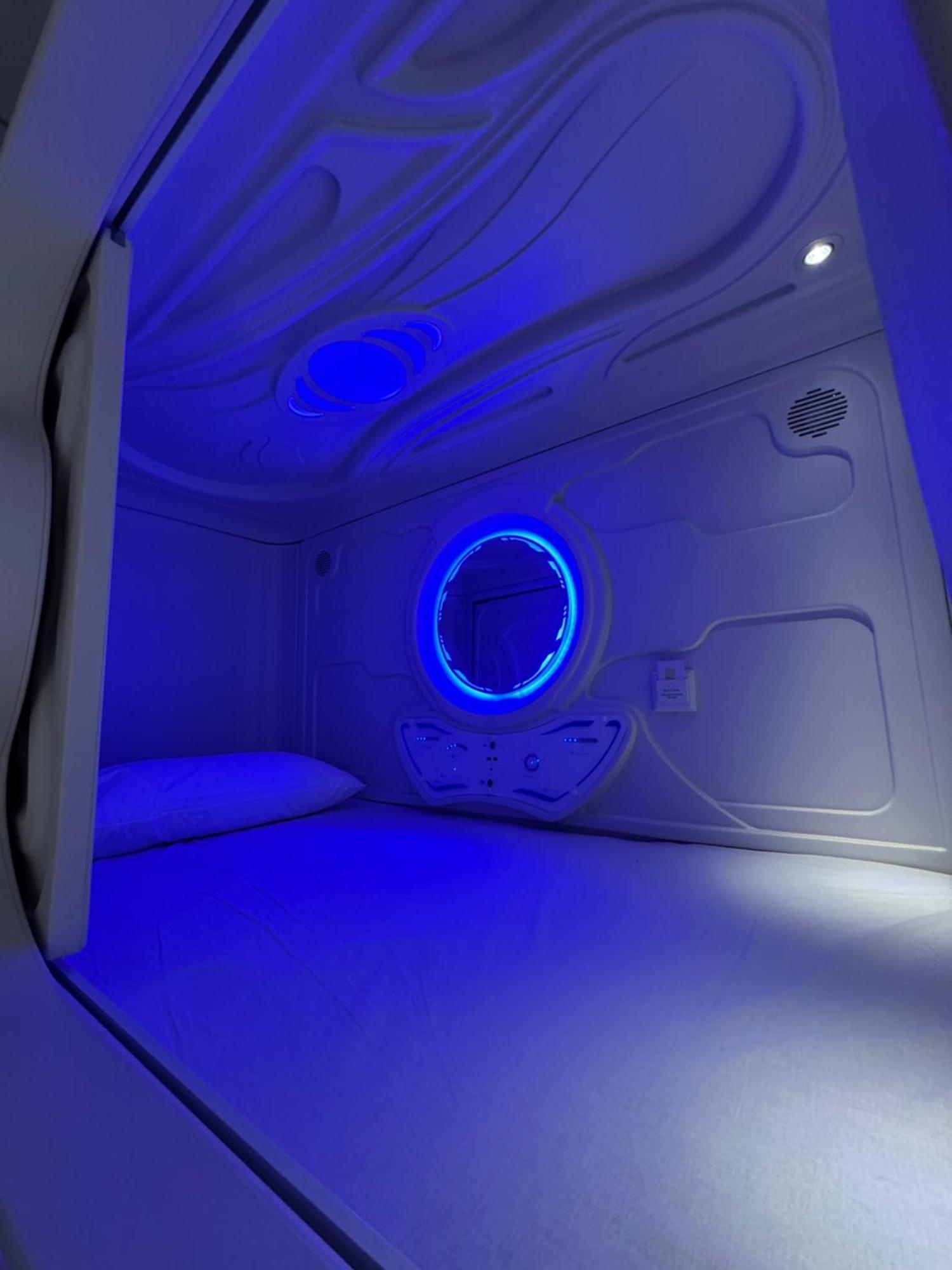 Hostel Space Capsule Мадрид Екстер'єр фото