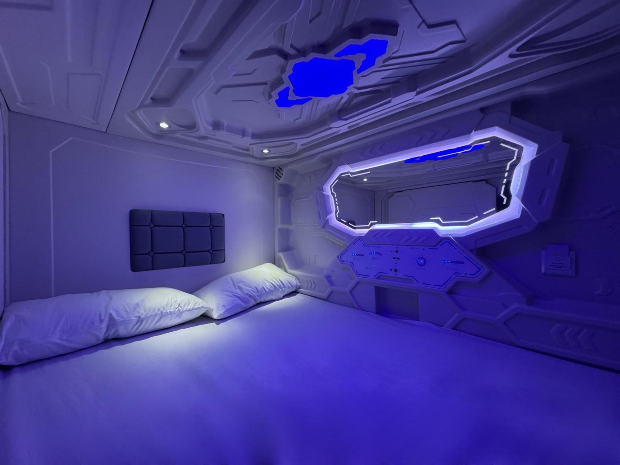 Hostel Space Capsule Мадрид Екстер'єр фото