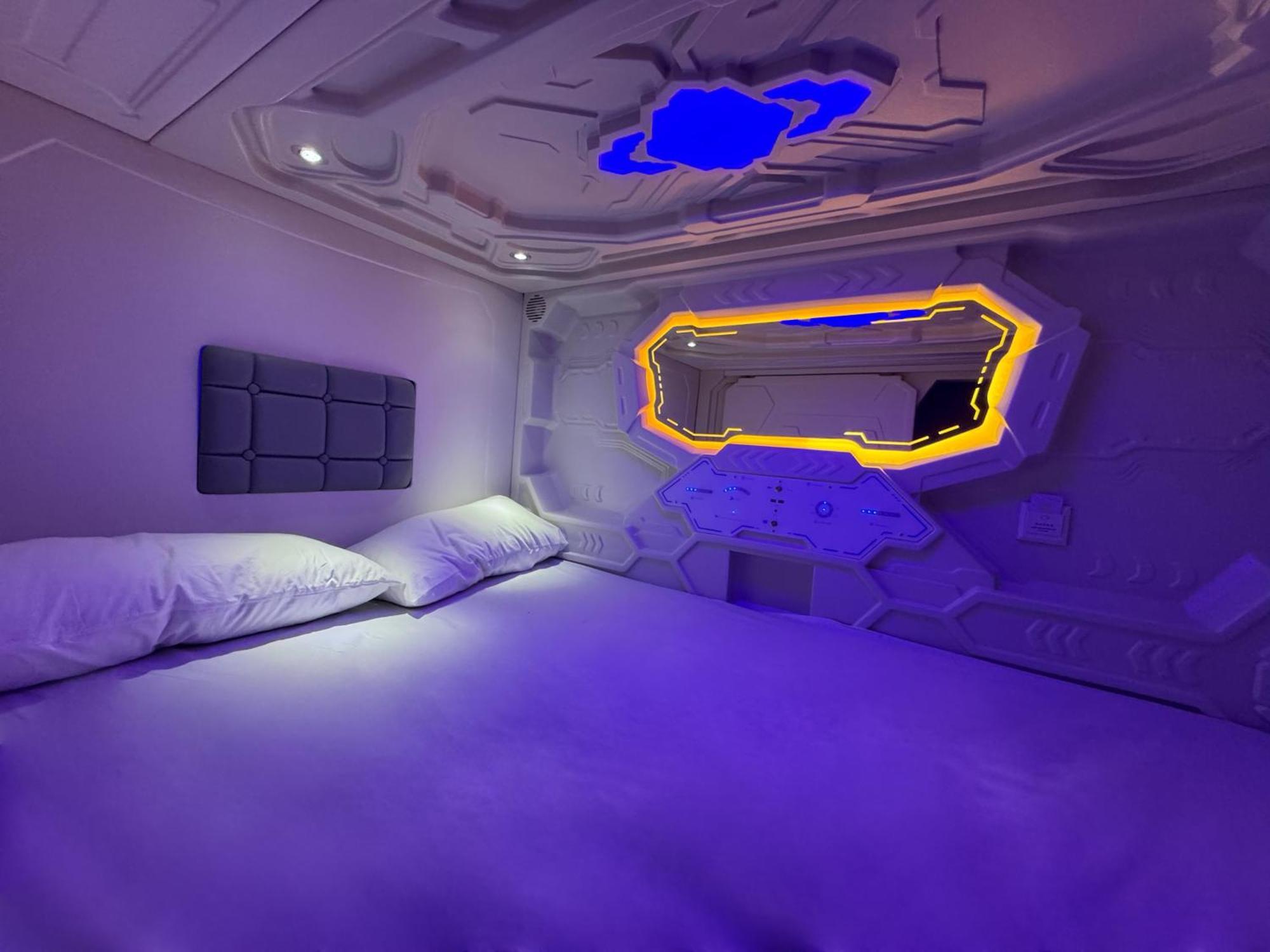 Hostel Space Capsule Мадрид Екстер'єр фото