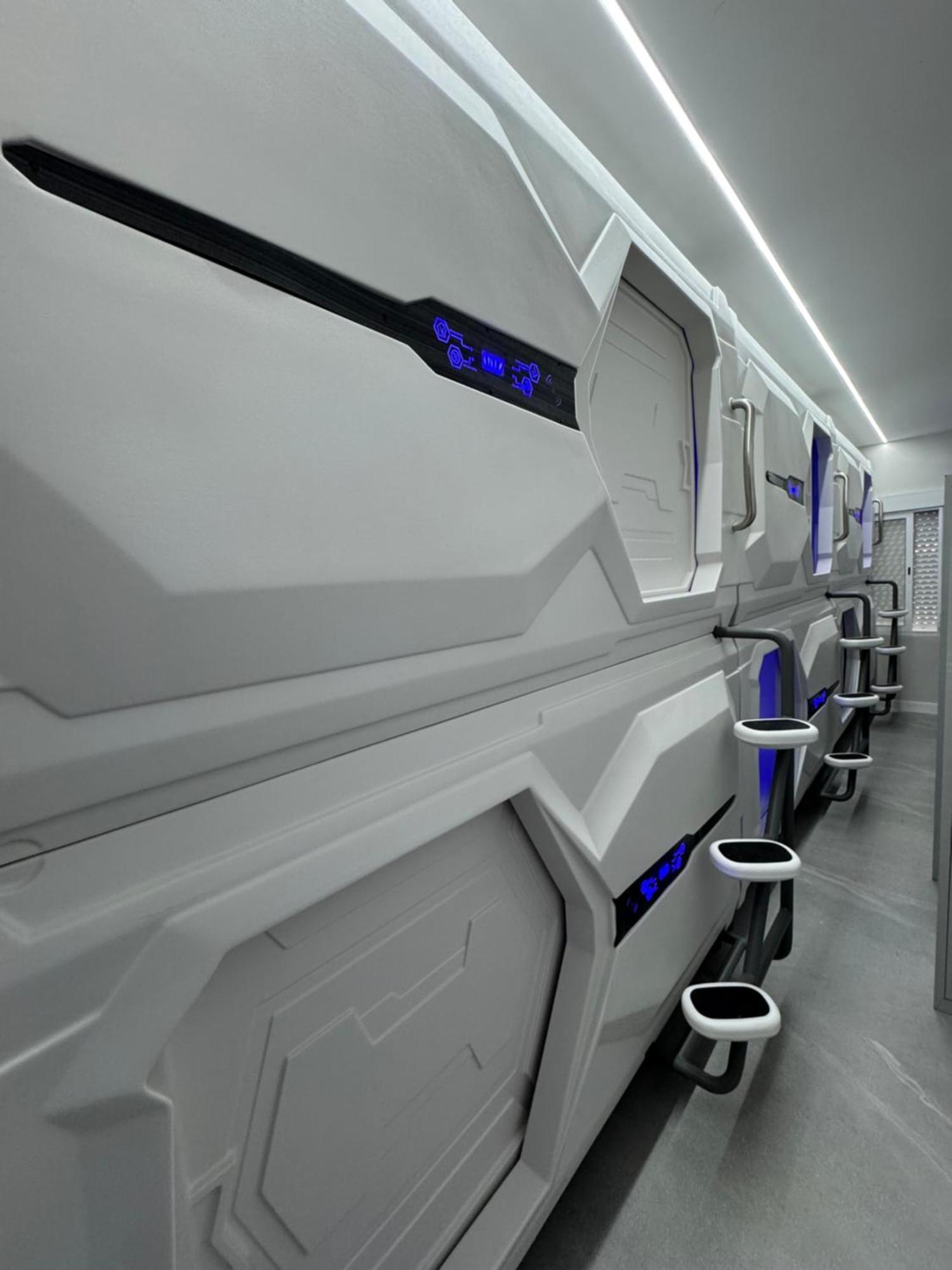 Hostel Space Capsule Мадрид Екстер'єр фото