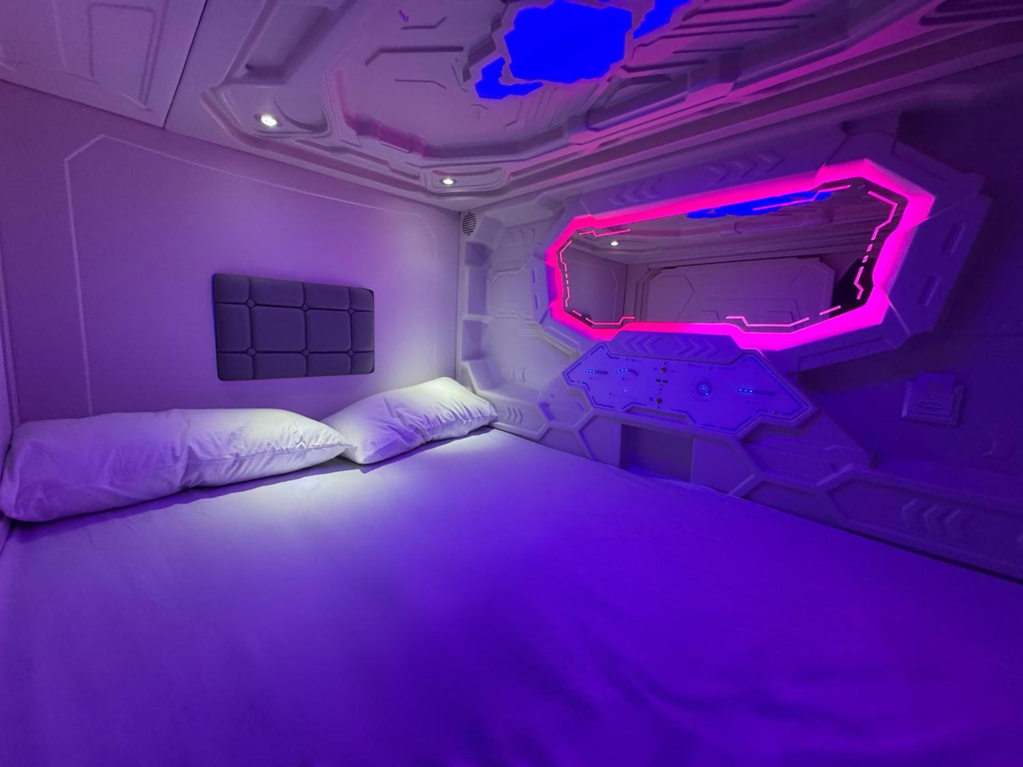 Hostel Space Capsule Мадрид Екстер'єр фото