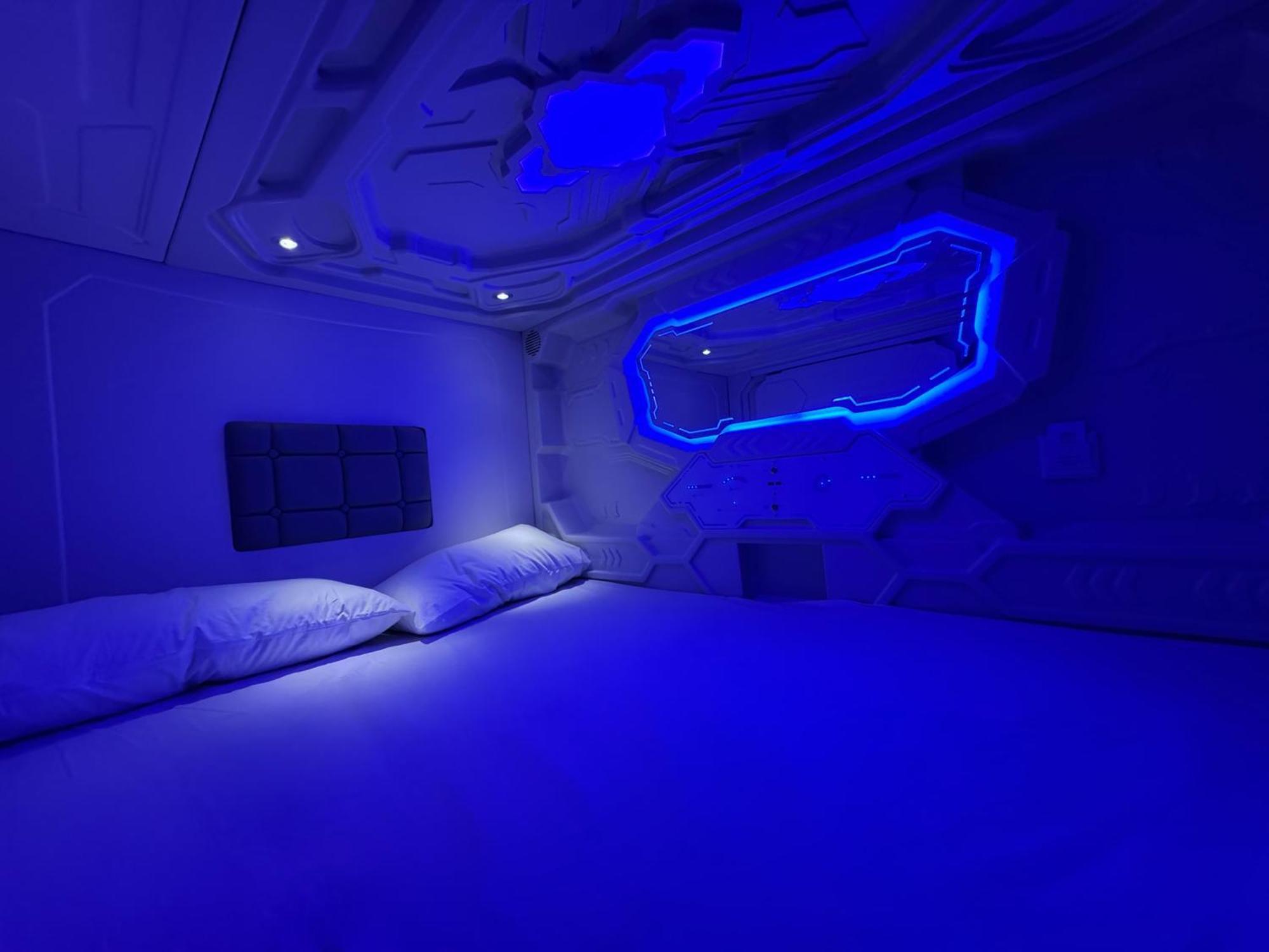 Hostel Space Capsule Мадрид Екстер'єр фото